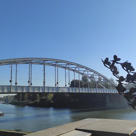 Romantic Riverview Bestern Szeged Buitenkant foto
